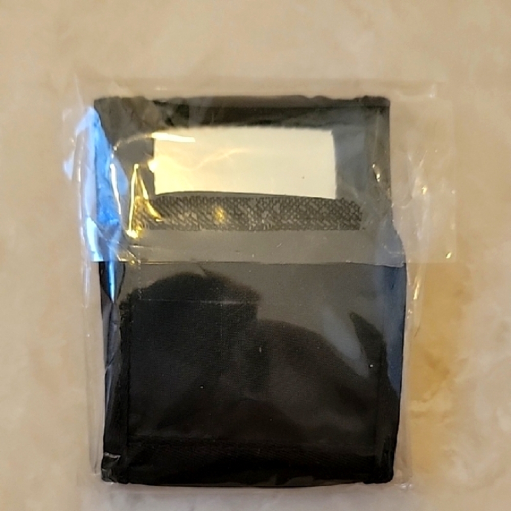The Body Shop Four Mini Brush Set with Black Pouch Mirror Travel Size - Picture 3 of 4